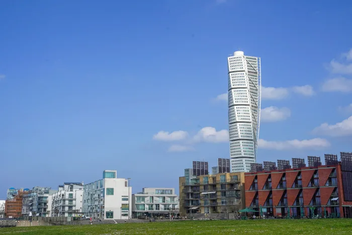 Le Turning Torso domine les immeubles de Västra Hamnen à Malmö.